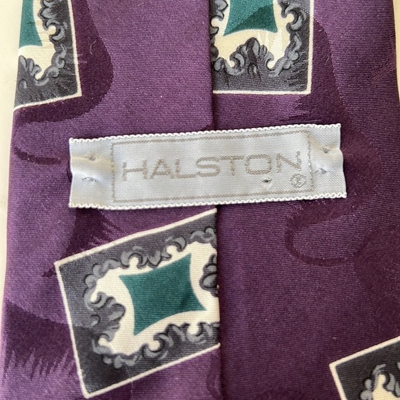 𝅺VINTAGE Purple HALSTON 100% Italian Silk Tie - Picture 2 of 8